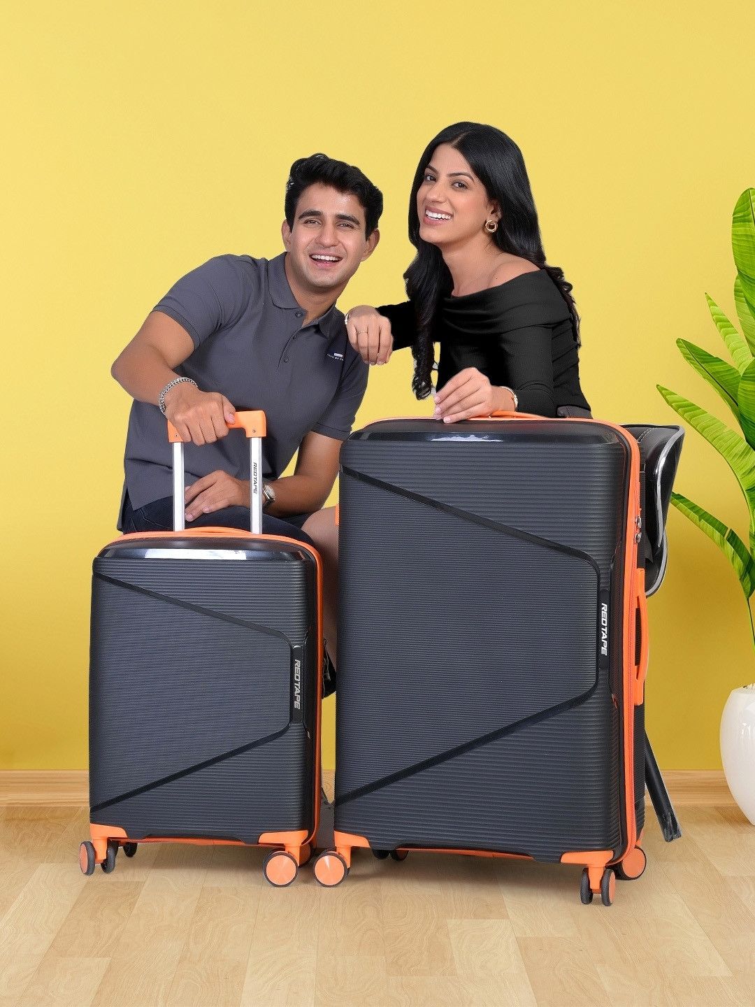 Red Tape Unisex Polypropylene 360-Degree 8 Wheel Set Of 2 Large & Small Trolley Bags