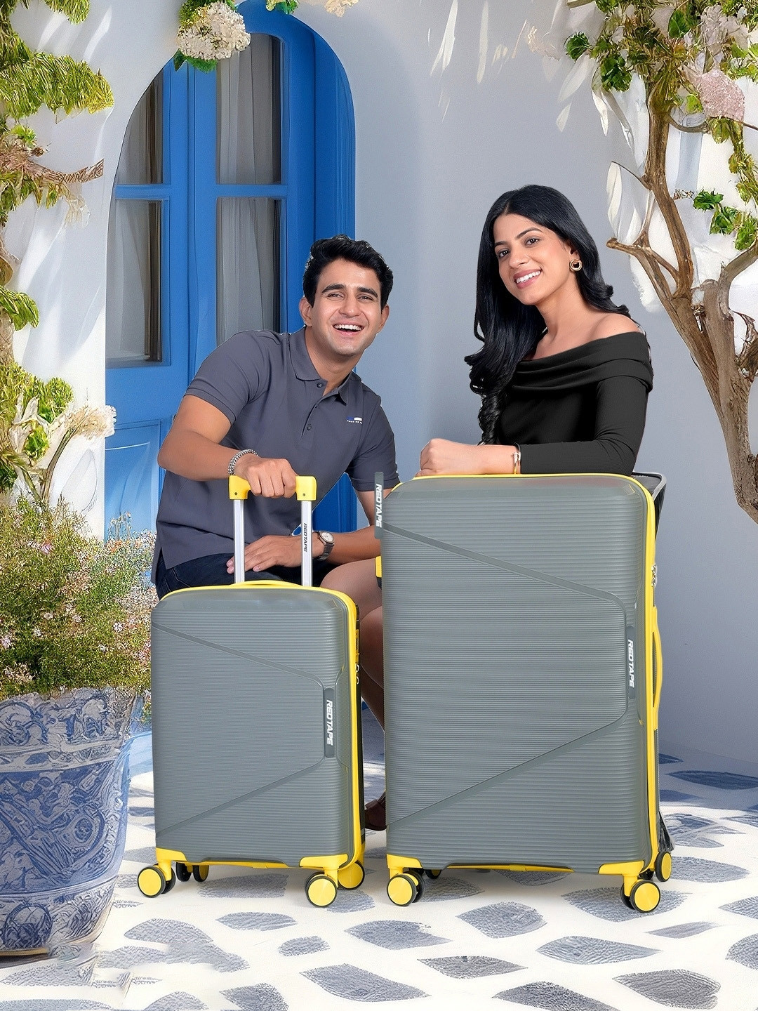 Red Tape Unisex Polypropylene 360-Degree 8 Wheel Set Of 2 Large & Medium Trolley Bags