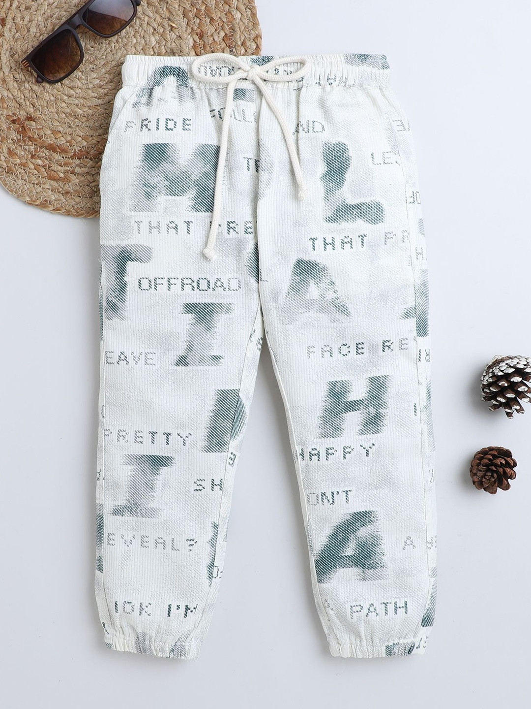 BAATCHEET Boys Alphabet Printed Pure Cotton Mid-Rise Joggers