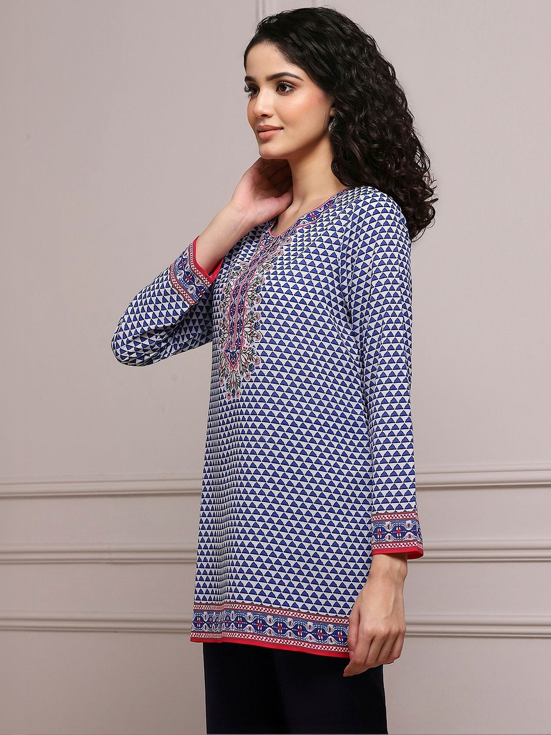 Biba Geometric Printed Notch Neck Three-Quarter Sleeves Straight Kurti