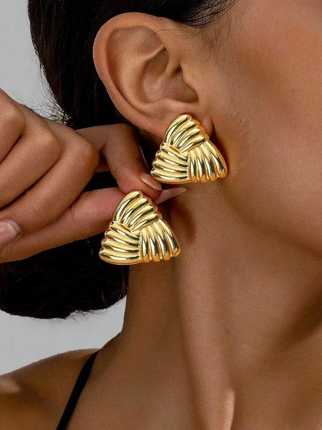 MODE & MINIMAL Triangular Studs Earrings