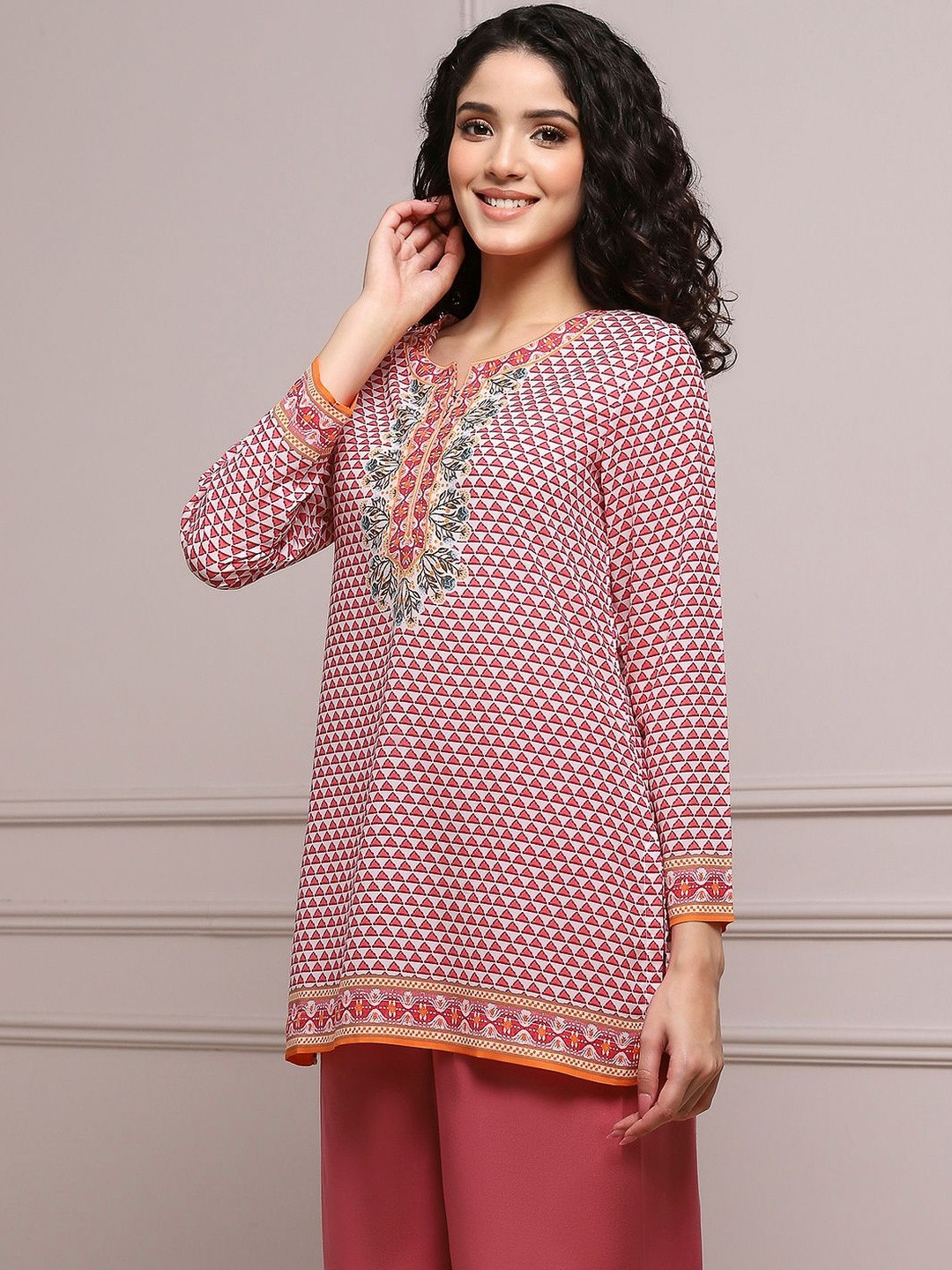 Biba Geometric Printed Notch Neck Three-Quarter Sleeves Straight Kurti