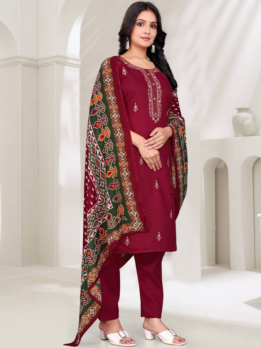Tradenest International Women Ethnic Motifs Embroidered Regular Thread Work Kurta with Trousers & With