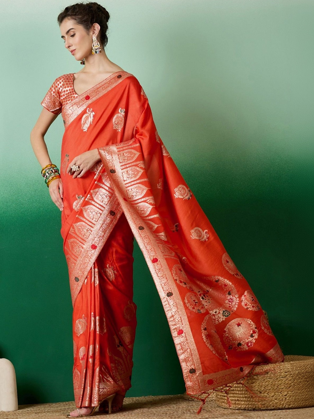 DWIJA FASHION Floral Woven Design Zari Border Banarasi Saree And Contrast Border