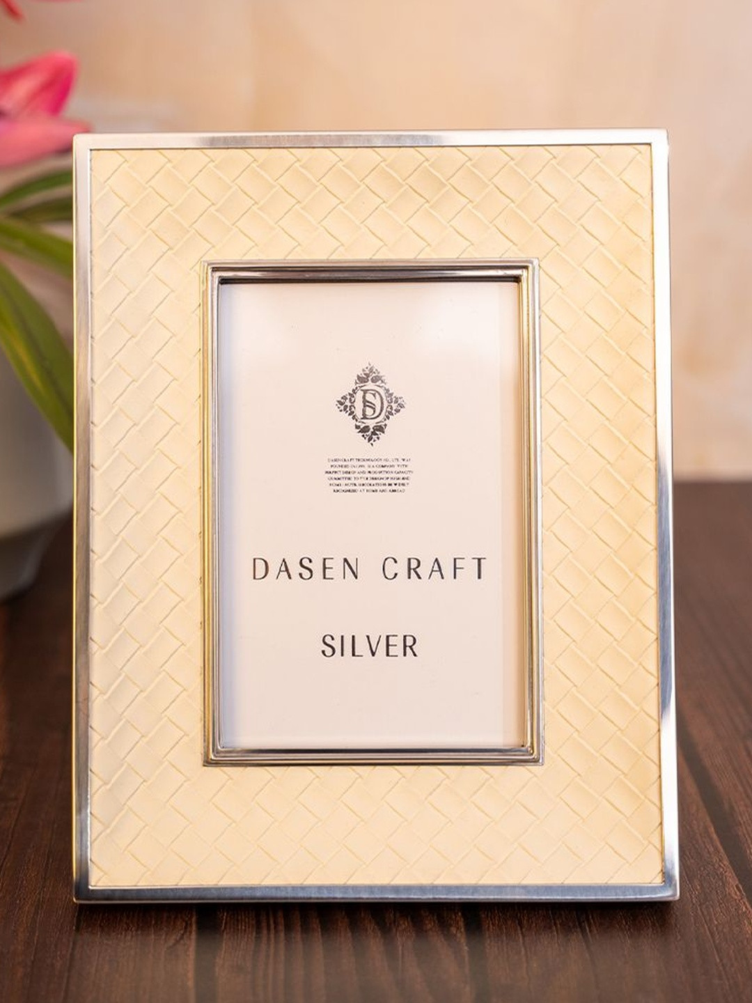 AARVI DECOR STUDIO Cream-Coloured & Silver-Toned 1 Pieces Metal Table Photo Frames