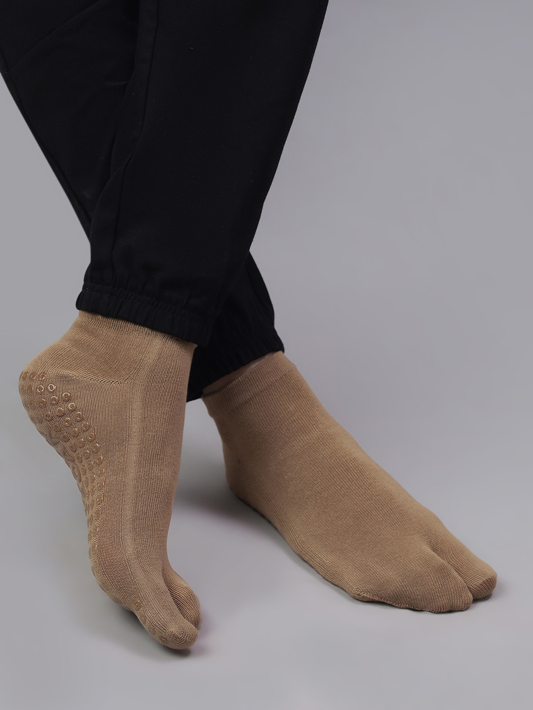 Mint & Oak Unisex Printed Anti-Slip Ankle Length Two-Toe Grip Socks