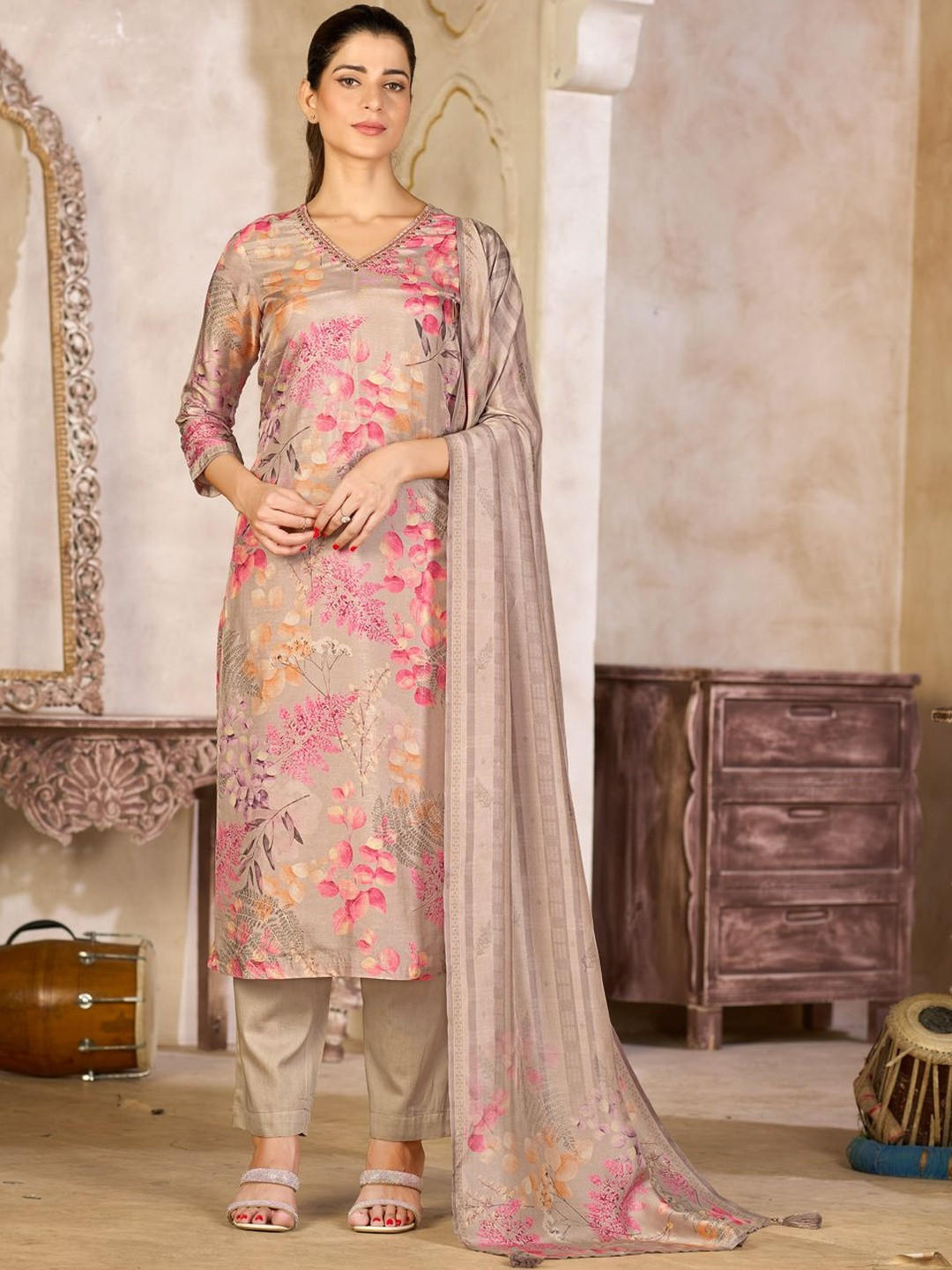 Seerat Women Floral Printed Regular Thread Work Kurta with Trousers & With Dupatta