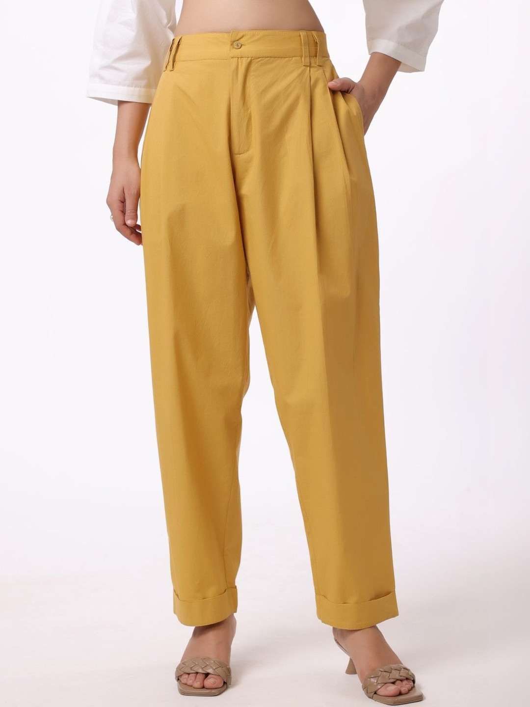 MUUN Women Relaxed Pleated Trousers