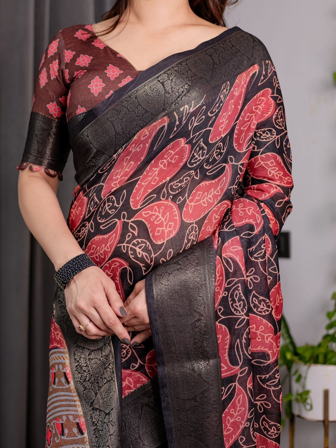 ALMAARI FASHION Paisley Woven Design Zari Pure Cotton Kanjeevaram Saree With Tassel Edges