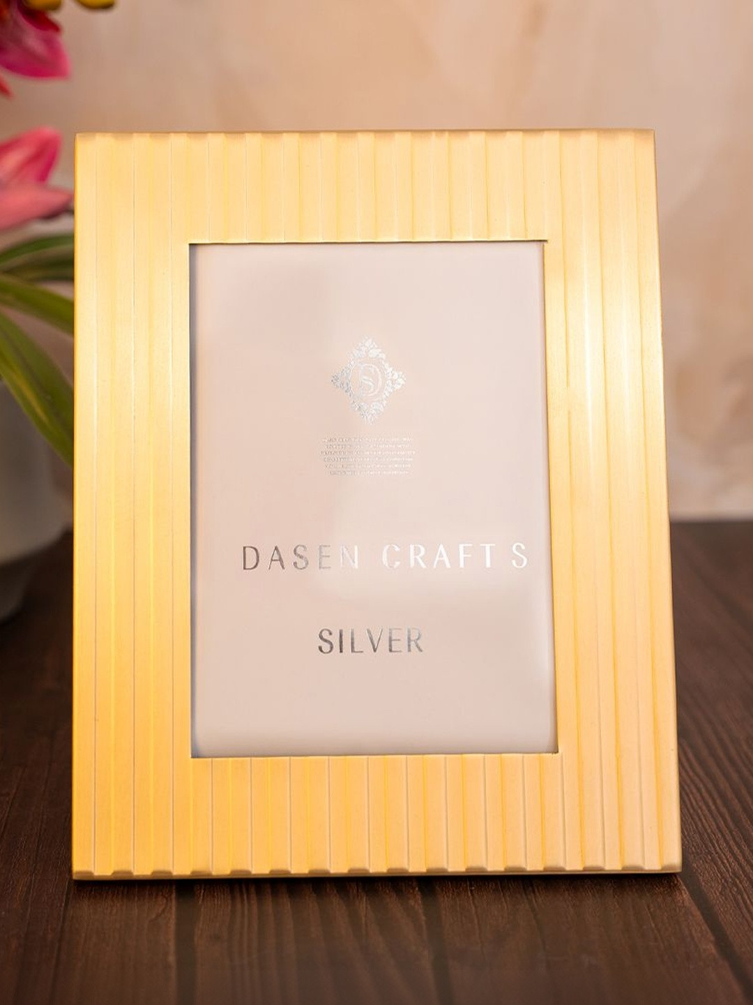 AARVI DECOR STUDIO Gold-Toned 1 Pieces Metal Table Photo Frames