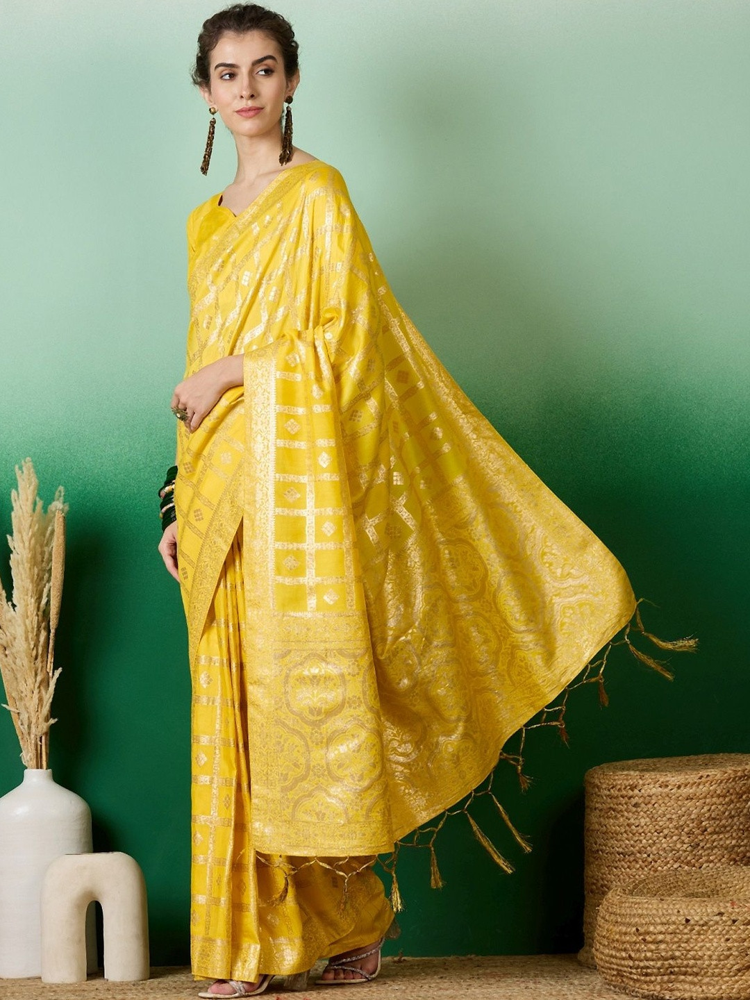 DWIJA FASHION Woven Design Zari Banarasi Saree With Geometric Zari Weaving