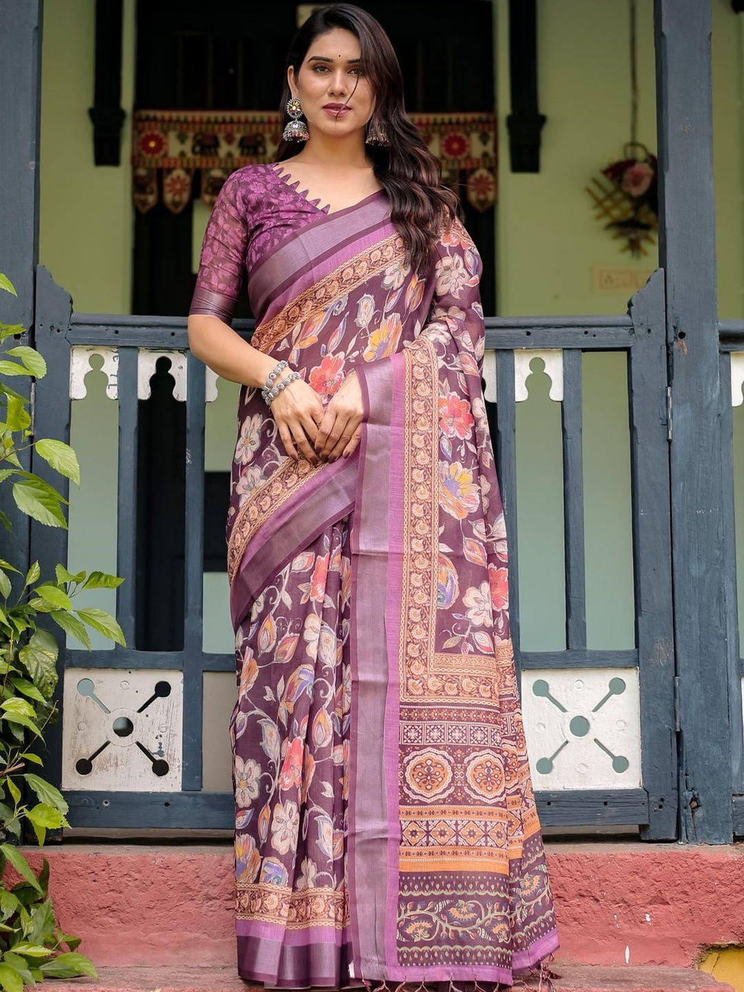ALMAARI FASHION Floral Sophisticated Digital Printed Pure Linen Banarasi Saree