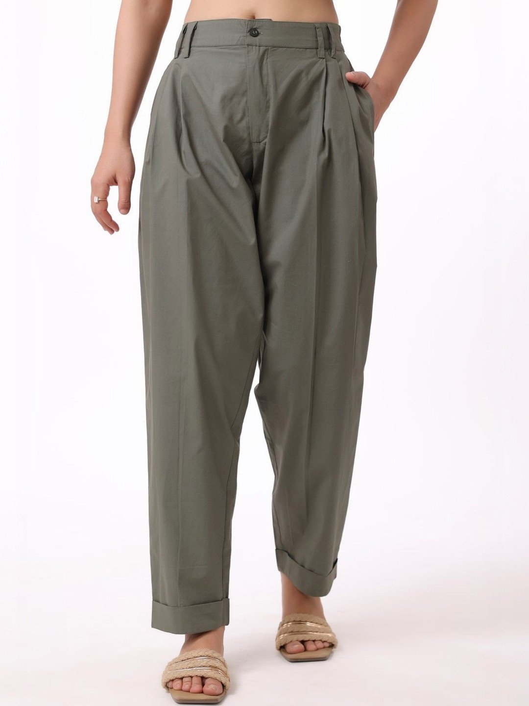 MUUN Women Relaxed Pleated Trousers
