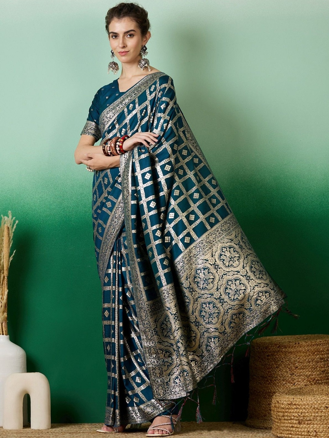 DWIJA FASHION Woven Design Zari Banarasi Saree With Geometric Zari Weaving