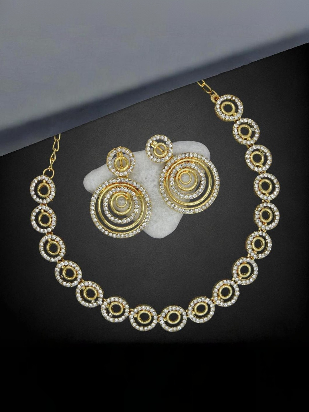 Women Click Stone-Studded Jewellery Set