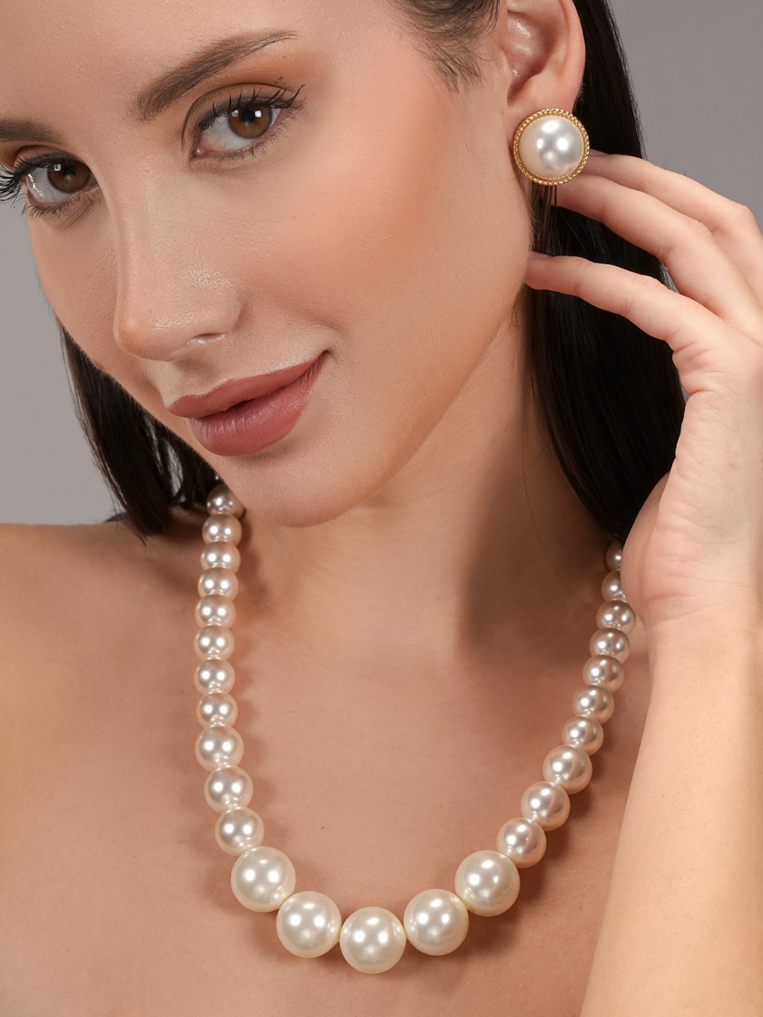 Basraa Handcrafted White Pearl Beaded Necklace