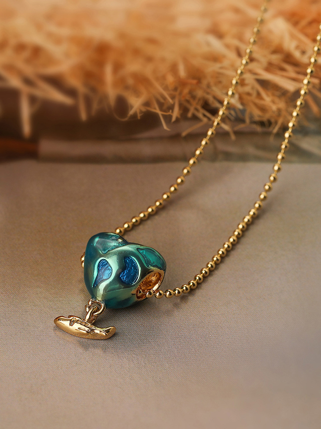 Just Lil Things Heart Shaped Textured Minimal Chain