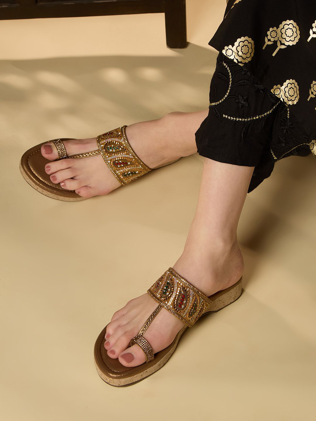 Inc 5 Women Embellished Ethnic One Toe Flat Comfort Sandals