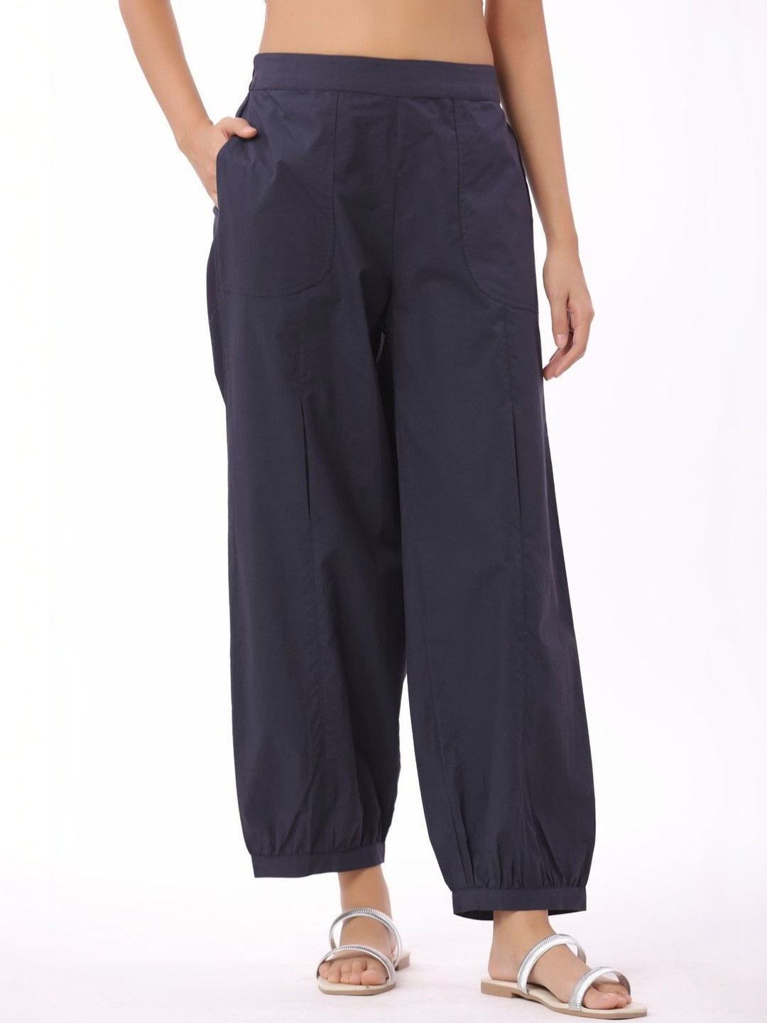 MUUN Women Relaxed Trousers