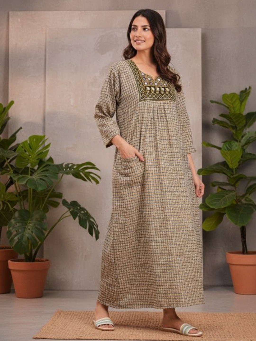 MAYA PRINT Women Embroidered Maxi Nightdress
