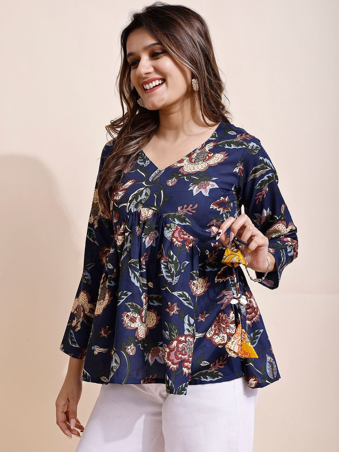 Youthnic Women Floral Printed V-Neck Empire Top