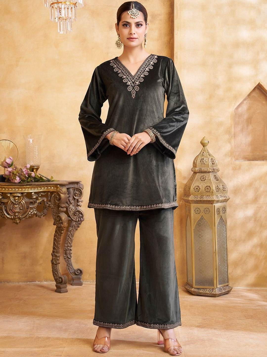 Kaftanize Velvet Fabric Embroidered Full Sleeves Co-ord Set