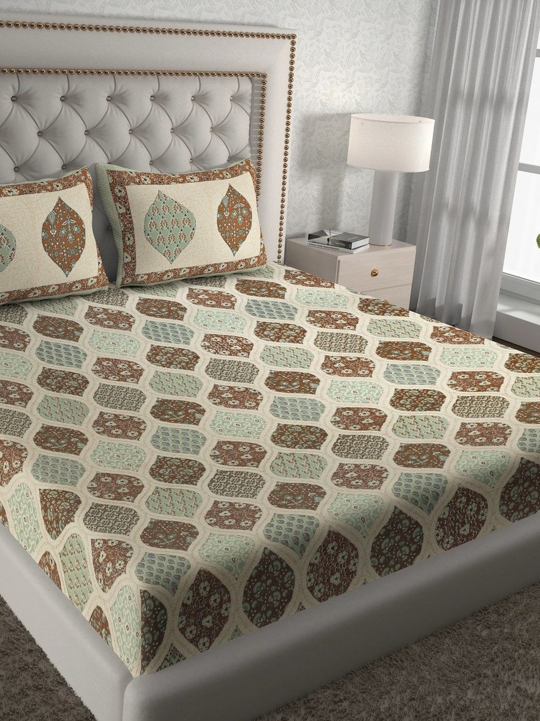 MILAAV Cream-Coloured Geometric 144 TC King Bedsheet with 2 Pillow Covers