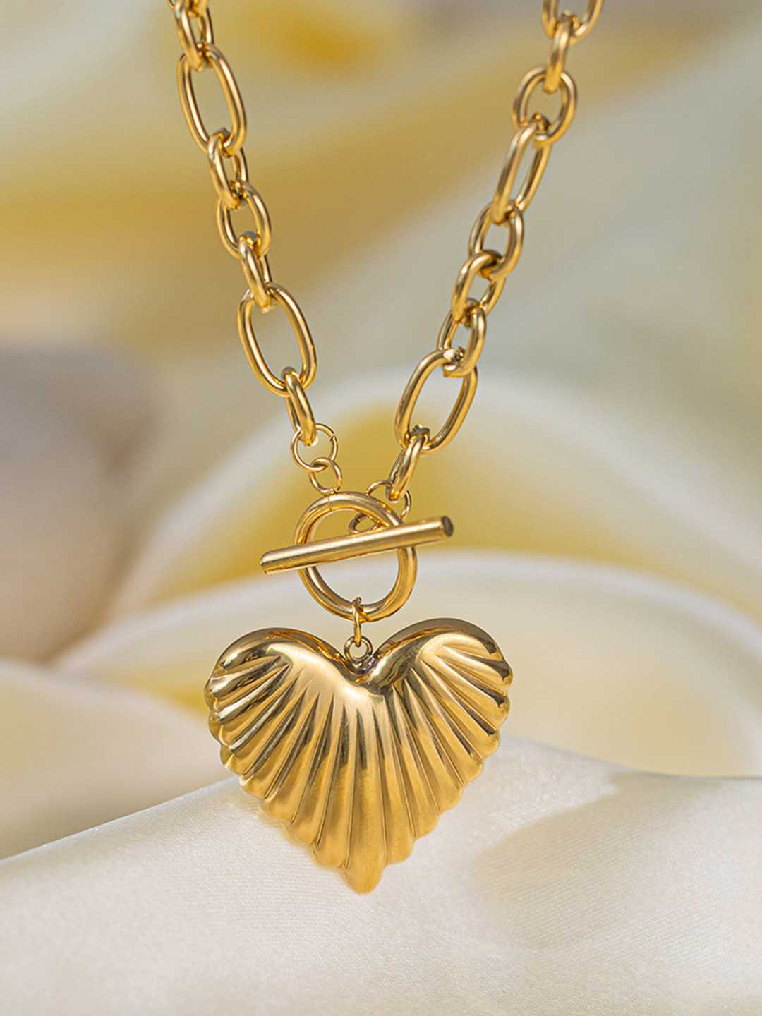 Just Lil Things Trendy Linked Heart Chain