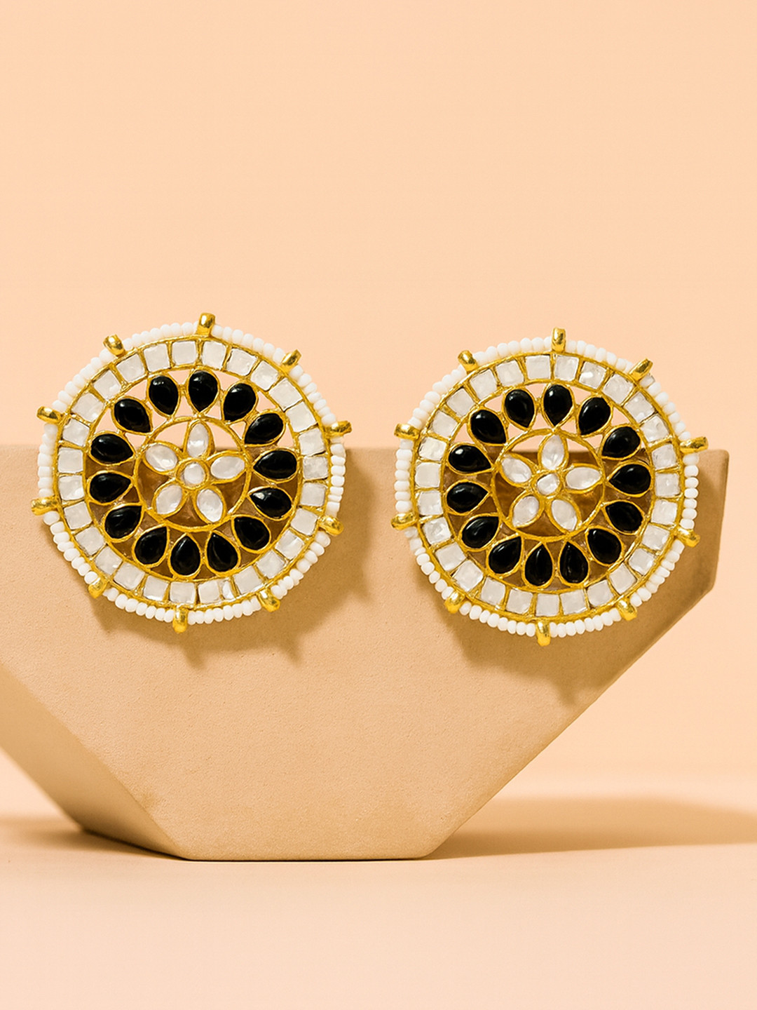KARATCART Black & Gold-Plated Kundan Circular Drop Earrings