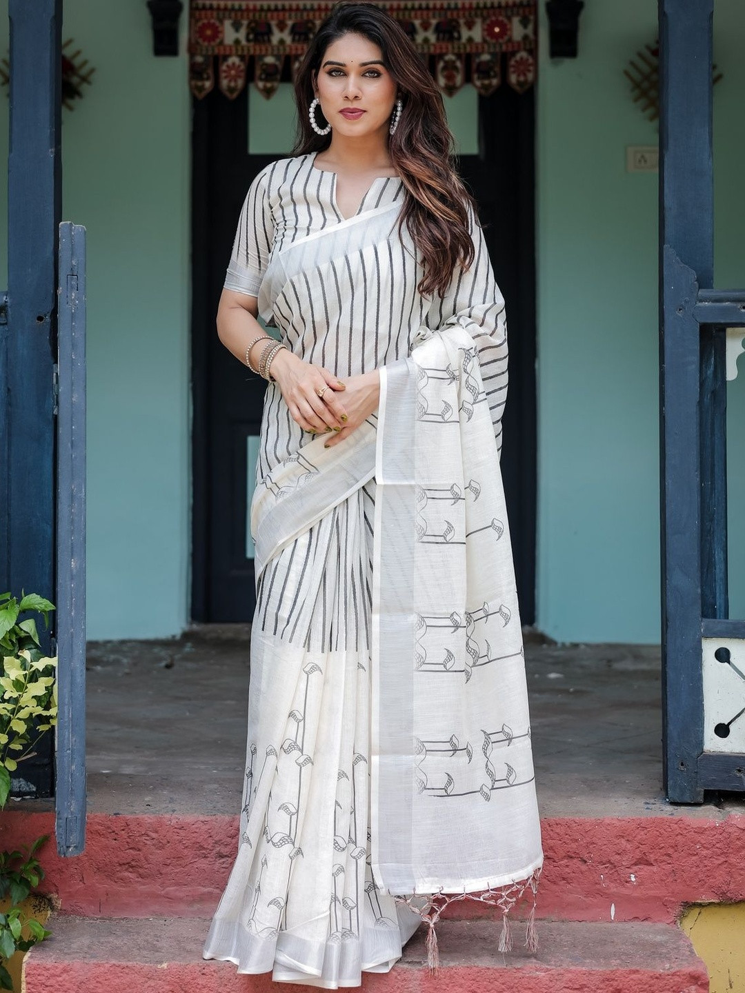 ALMAARI FASHION Striped Pure Linen Banarasi Saree With Sophisticated Digital Artwork