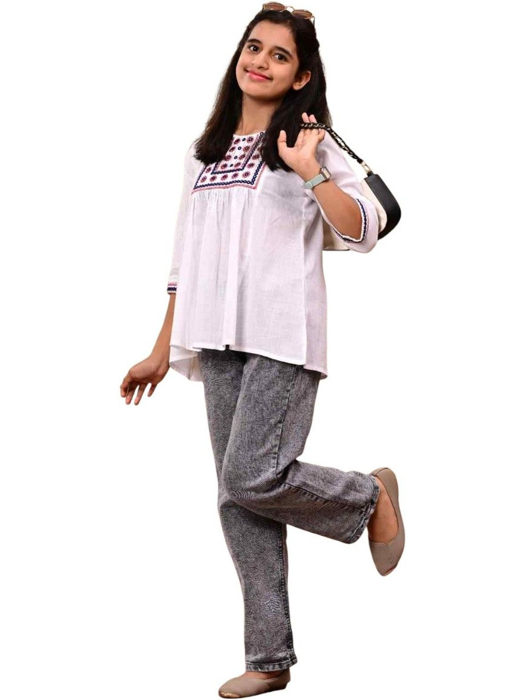 DMP FASHION Embroidered Cotton Top
