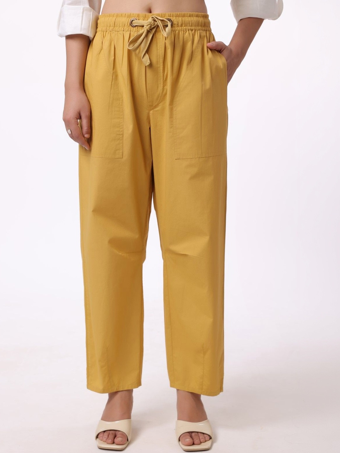 MUUN Women Relaxed Pleated Trousers