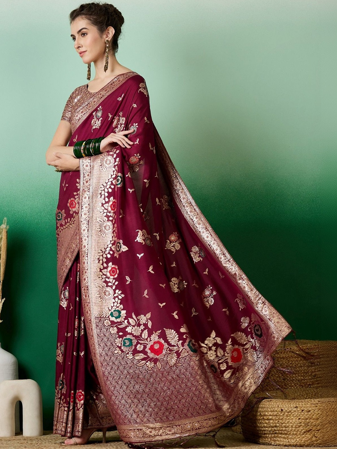 DWIJA FASHION Floral Zari Banarasi Saree With Floral Zari Embroidery