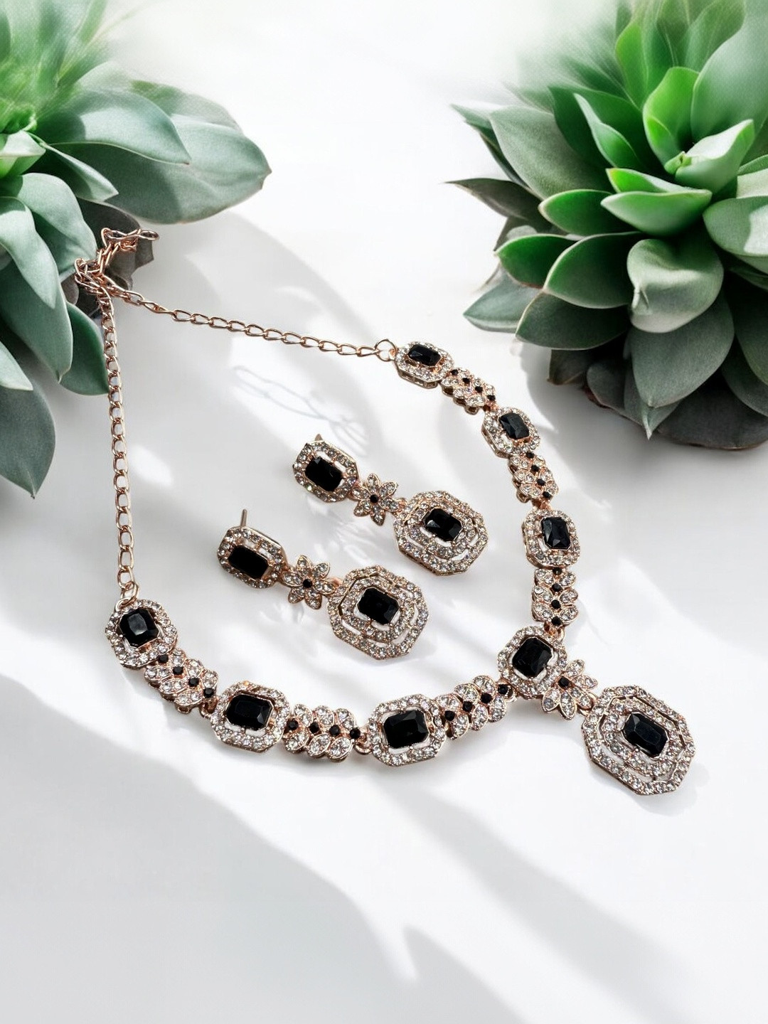 Women Click Stones Studded Jewellery Set
