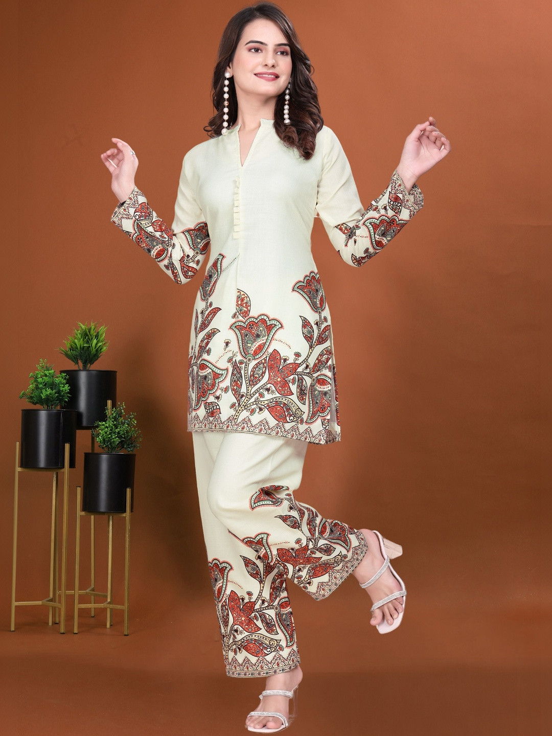 Saturn Creation Women Ethnic Motifs Printed Regular Pure Cotton Kurta with Trousers