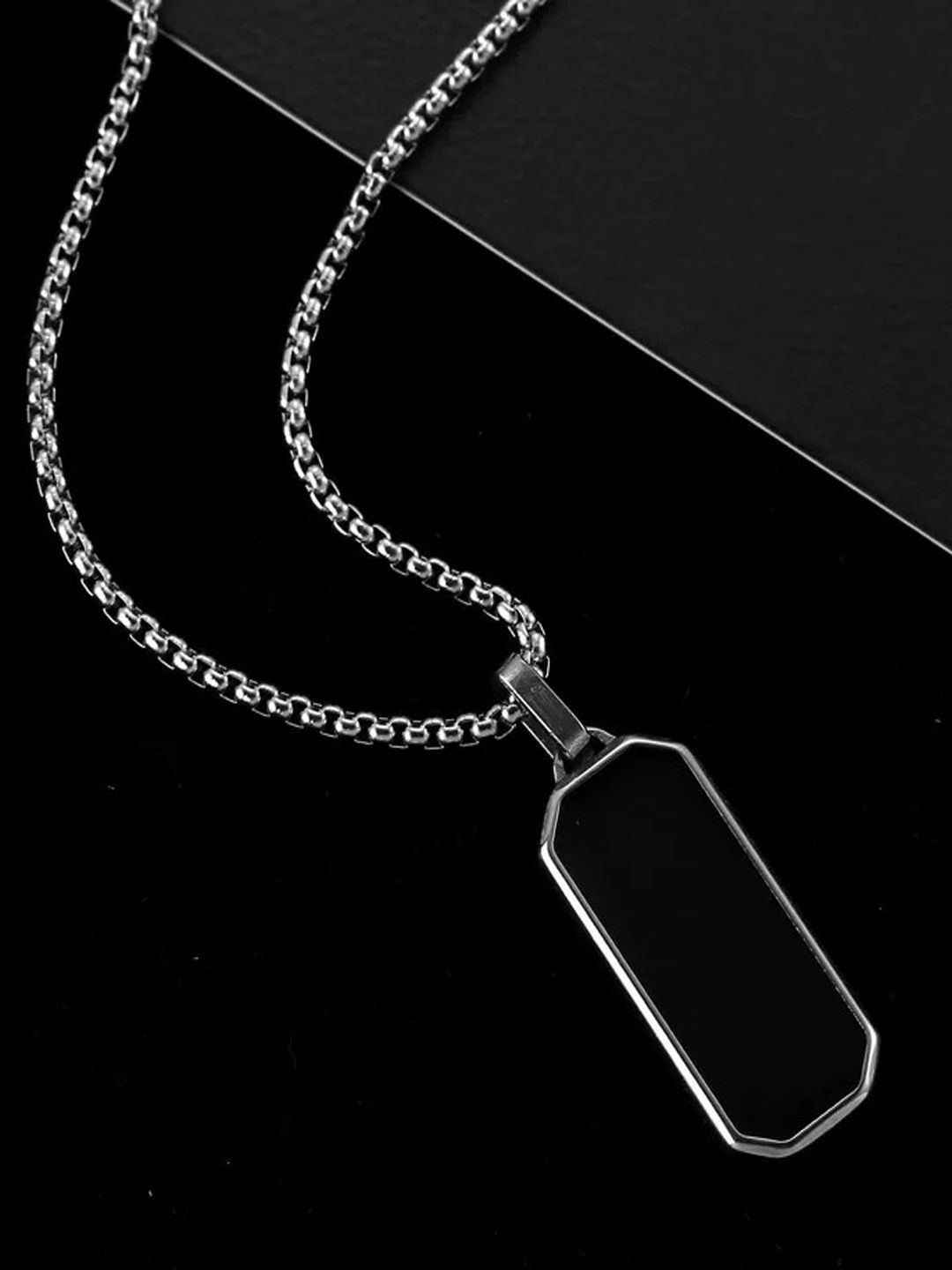 FIMBUL Rectangle Pendant With Chain