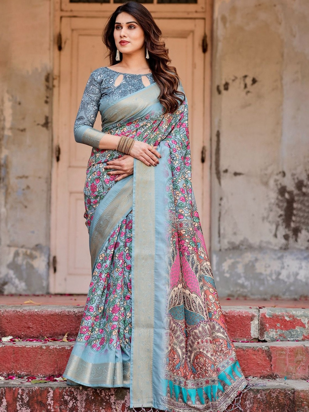 ALMAARI FASHION Floral Printed Saree With Unstitched Blouse Piece