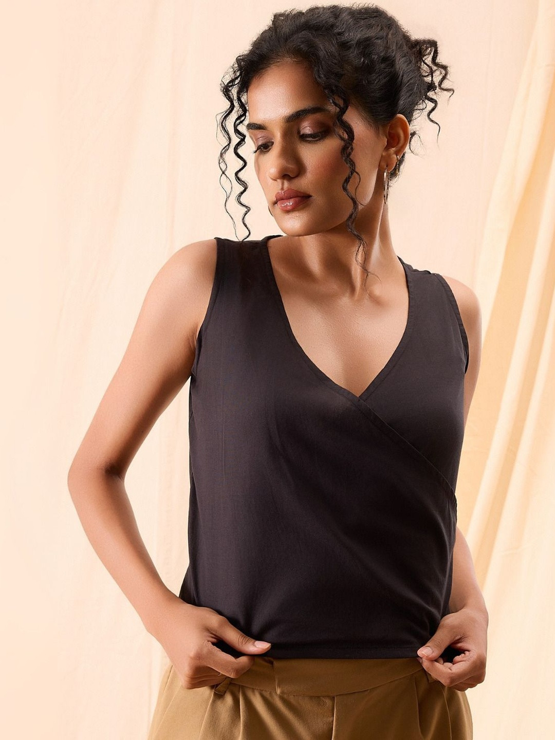 Nilam India Women Solid V-Neck Sleeveless Wrap Top