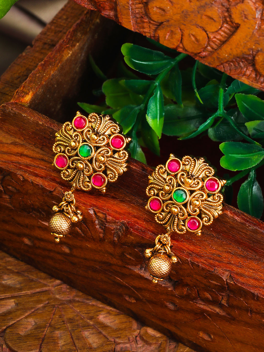 South Temple Jewellery Gold-Plated Artificial Stones Studded & Beaded Circular Studs