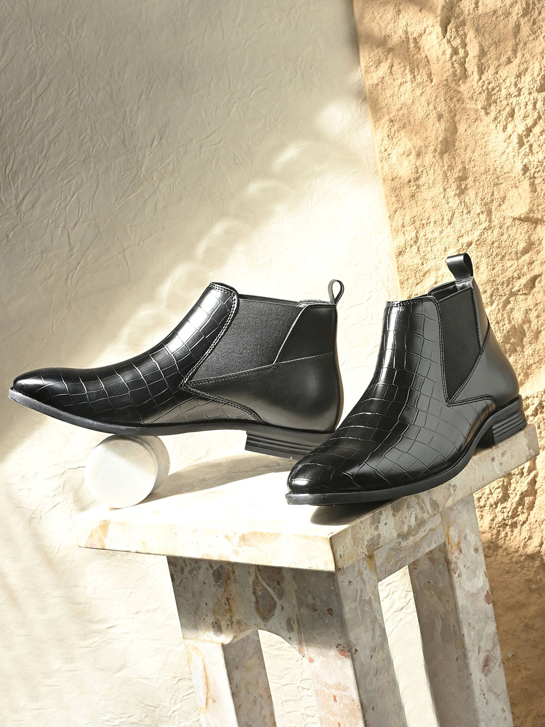 House of Pataudi Men Lightweight Textured Chelsea Boots