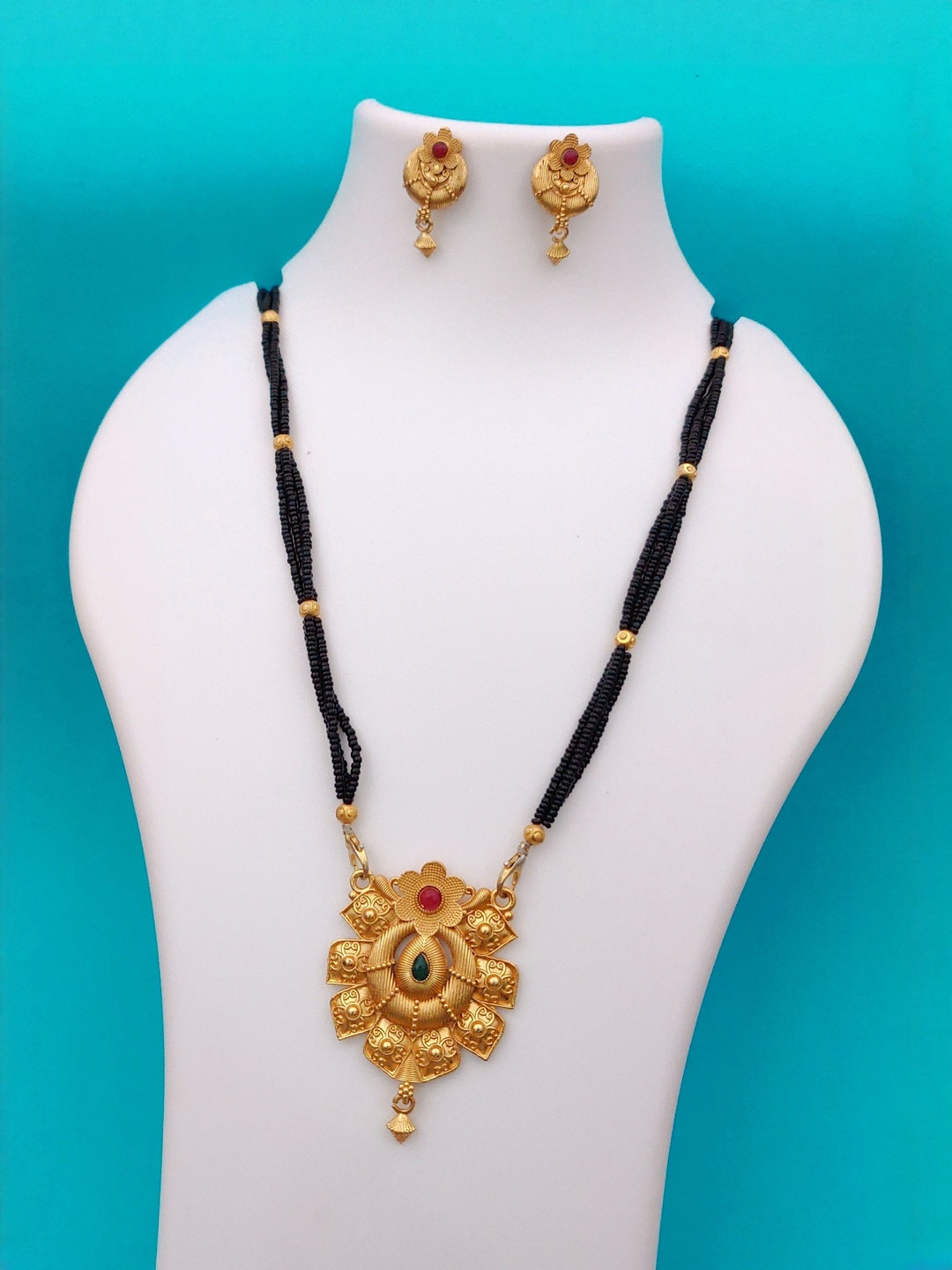 Black & Gold Stone & Bead Necklace Set