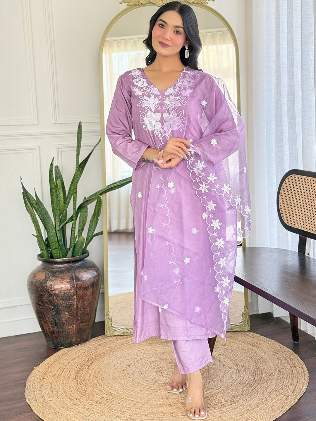 ejoty fashion Floral Embroidered Thread Work Straight Kurta With Trousers & Dupatta