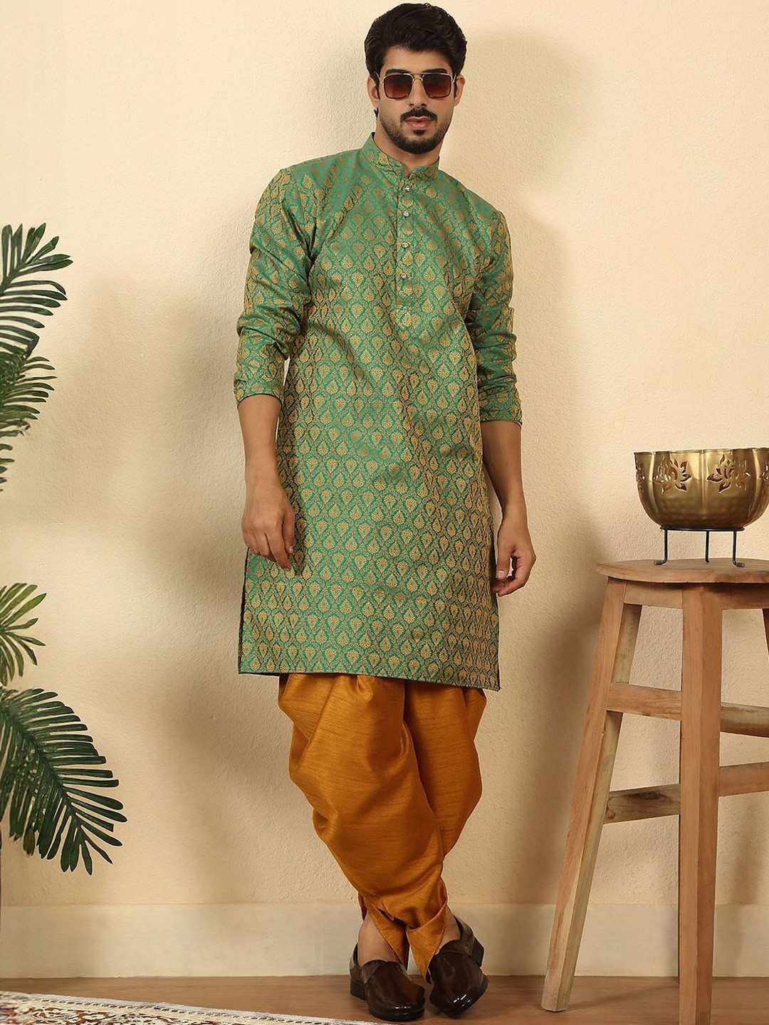 KRAFT INDIA Jacquard Paisley Woven Design Mandarin Collar Kurta & Dhoti Pants