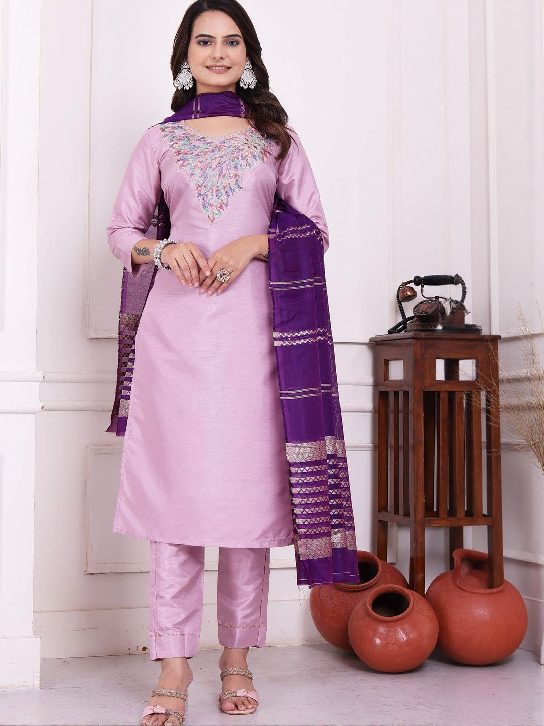 AVNISA ENTERPRISE Women Ethnic Motifs Embroidered Kurta with Trousers & Dupatta