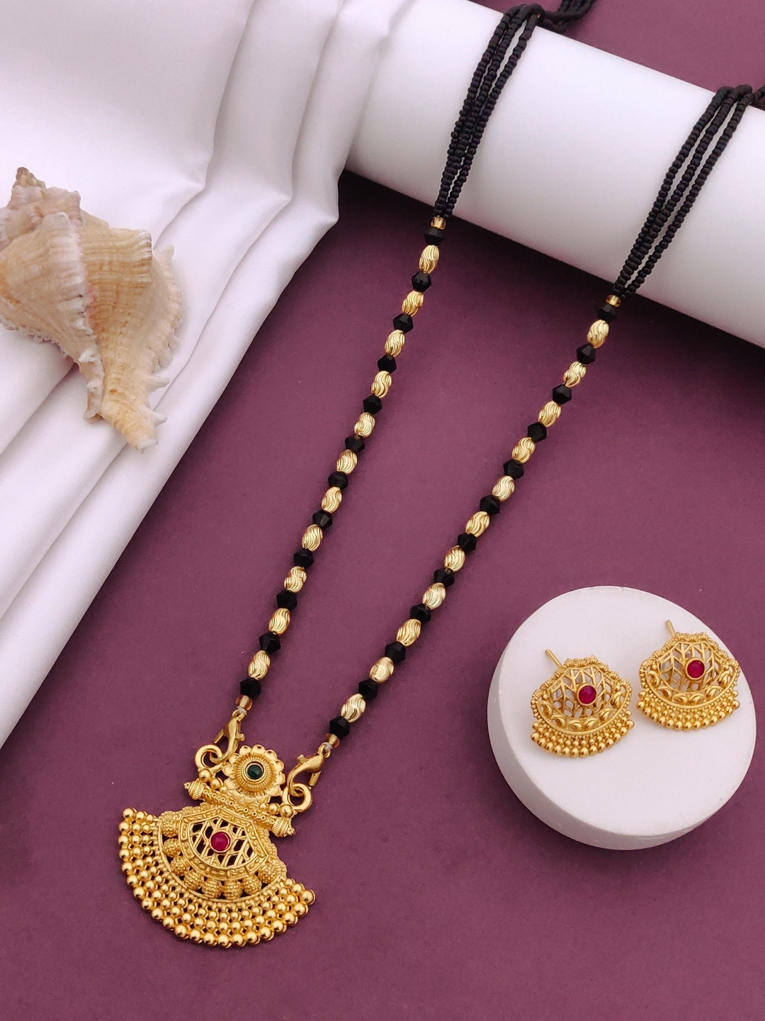 Bhanu diam Women Gold-Plated With Black Artificial Beads Studded Jewellery Set