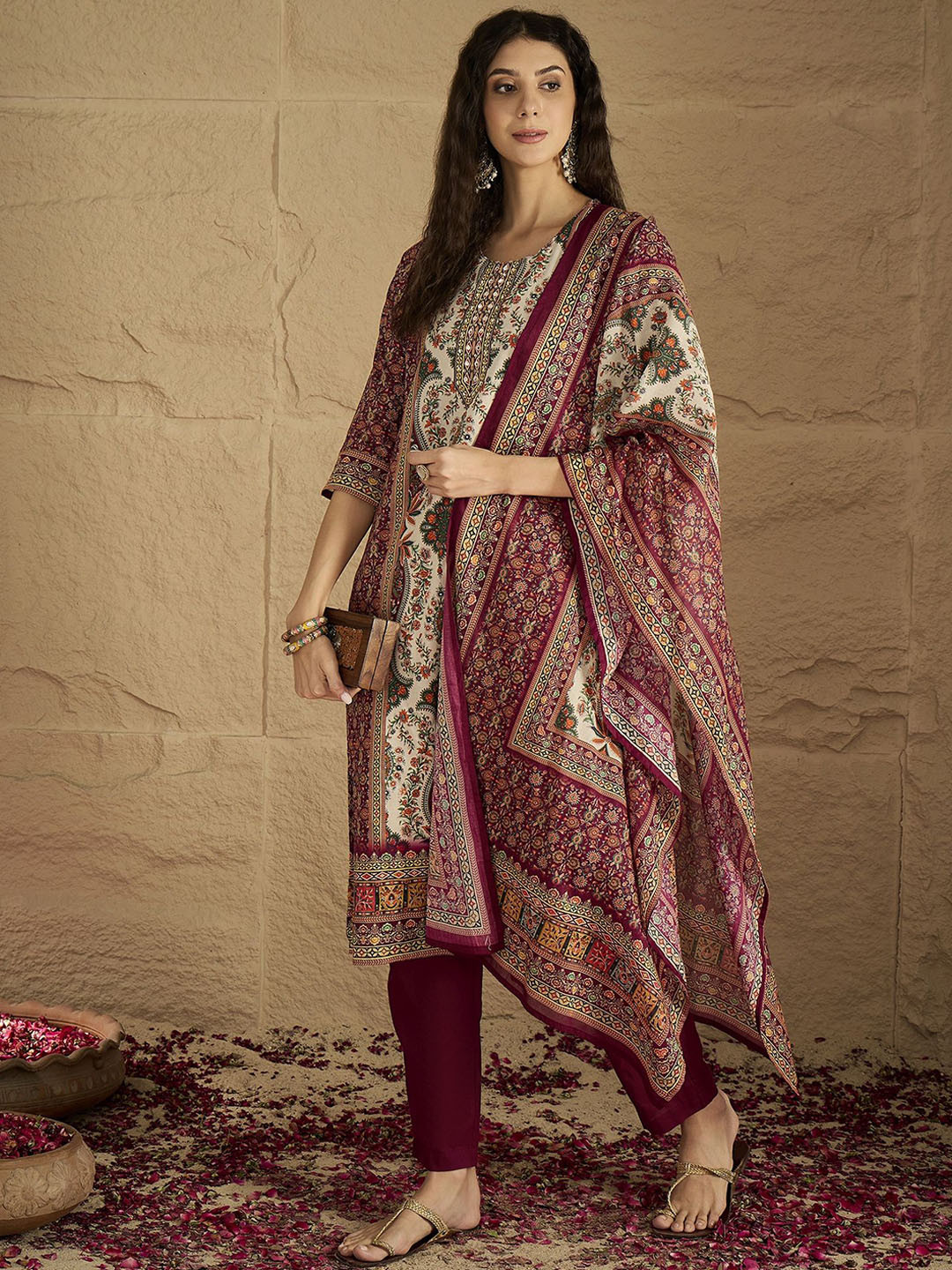 House of Pataudi Floral Printed Round Neck Straight Kurta & Trousers Dupatta