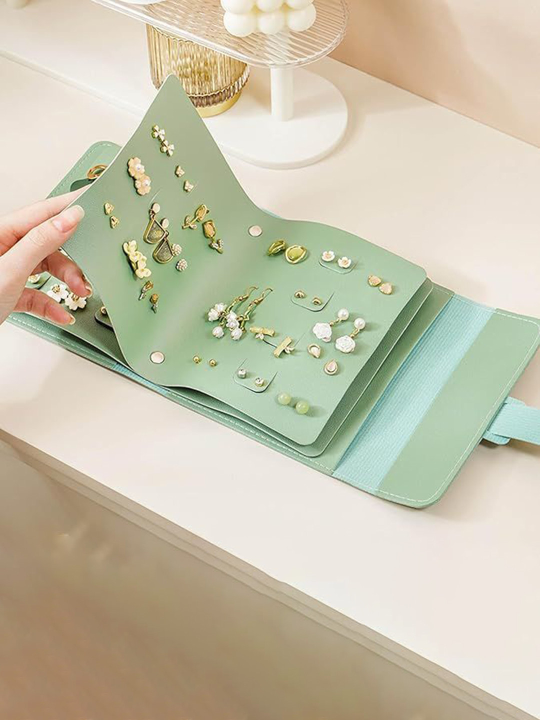 Awestuffs Unisex Solid Earring Organizer