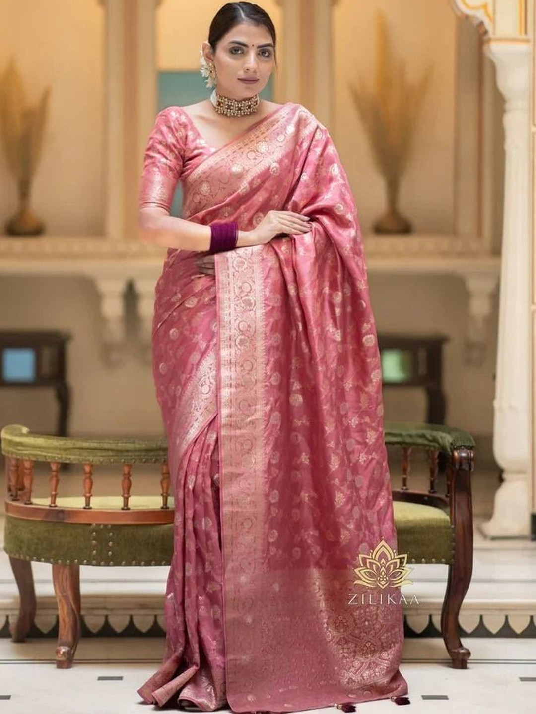 VASTRAAVEDAA Woven Design Zari Banarasi Saree