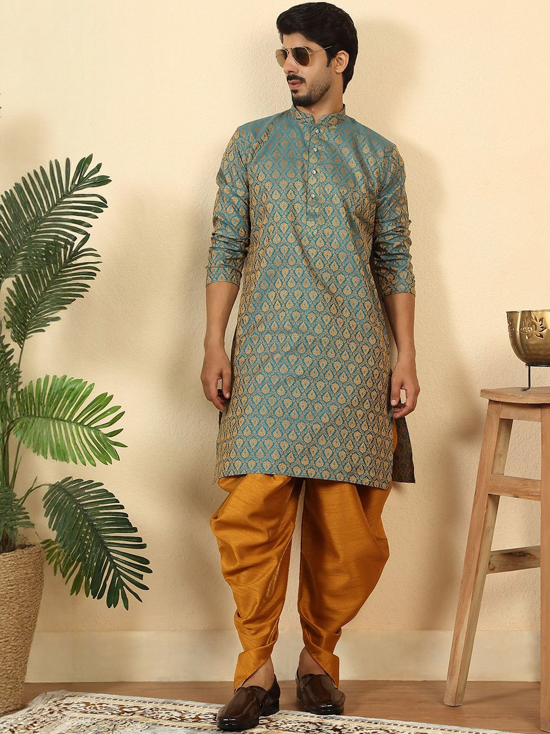 KRAFT INDIA Jacquard Paisley Woven Design Mandarin Collar Kurta & Dhoti Pants