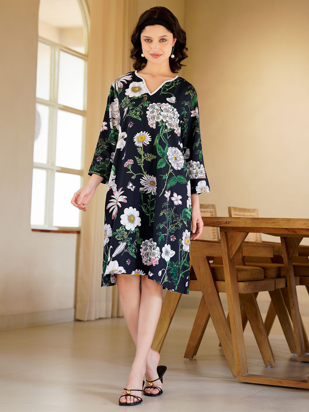 SANSKRUTIHOMES Women Floral Printed V-NeckNightdress